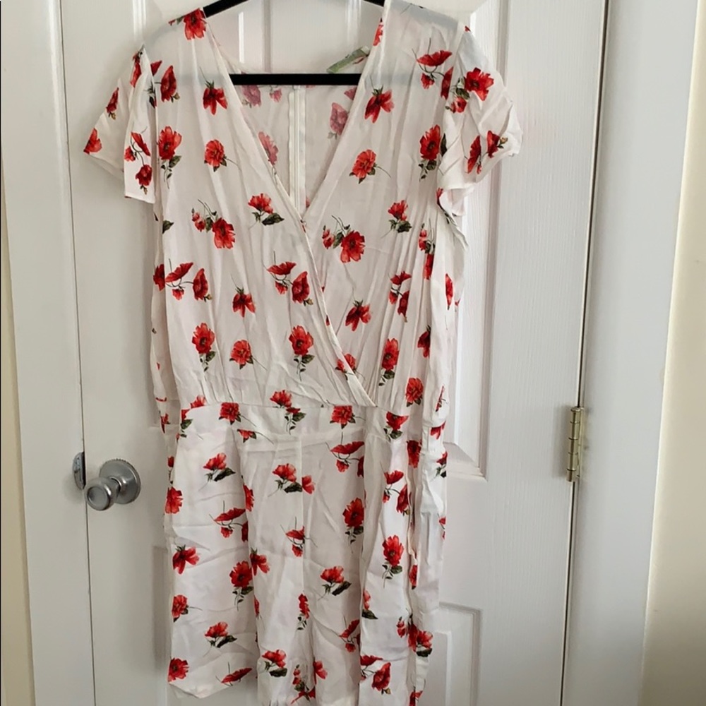 White and Red Forever 21+ Romper WITH POCKETS!!!!!